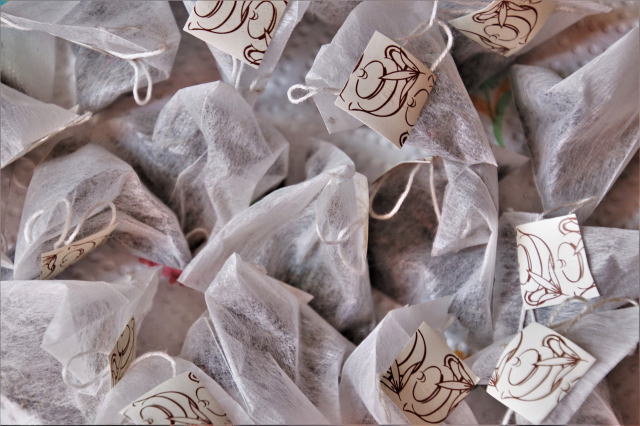 ティーバッグの中はリーフティー