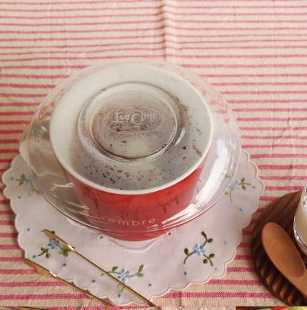 湯を注ぎ蓋をする