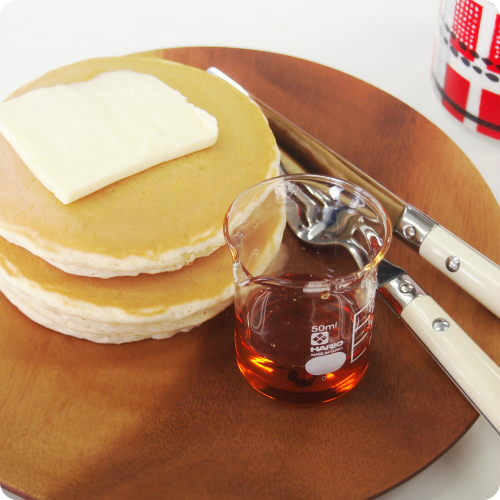 ミニ計量カップにシロップ