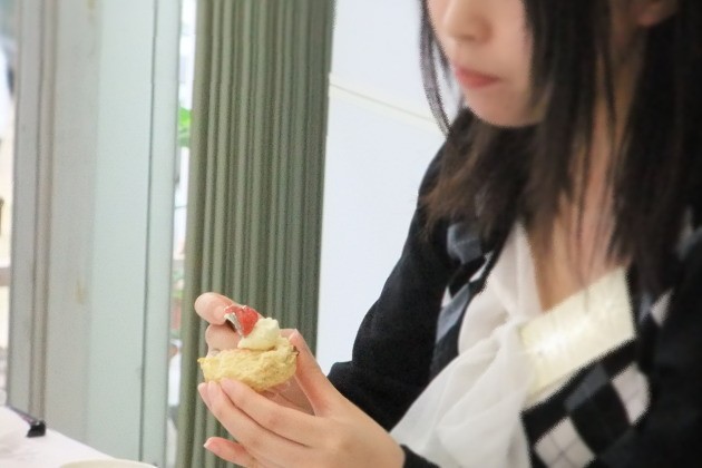 紅茶と楽しむスコーンの食べ方