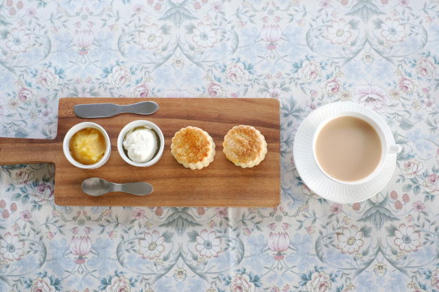 スコーン&クロテッドクリーム&ジャム&ミルクティー