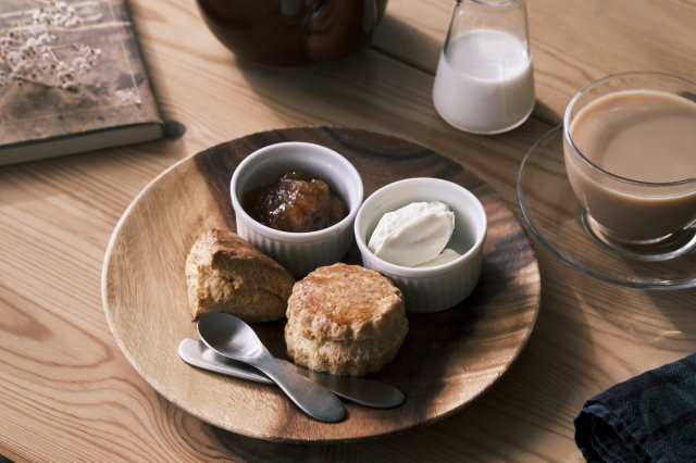 紅茶と楽しむスコーンの食べ方