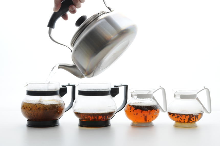 ポットにお湯を注ぐときは高いところから注ぐと聞いたのですが本当ですか？