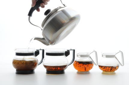 ポットにお湯を注ぐときは高いところから注ぐと聞いたのですが本当ですか？