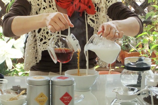 ミルクが先か紅茶が先か