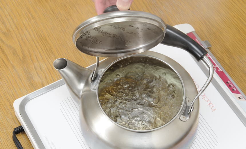 紅茶をいれる時、お湯はどのくらいの分量を沸かせばいいのか？