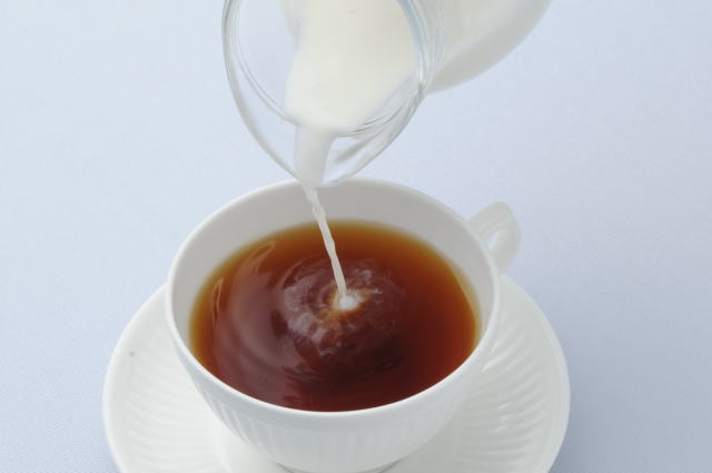 ミルクを加える