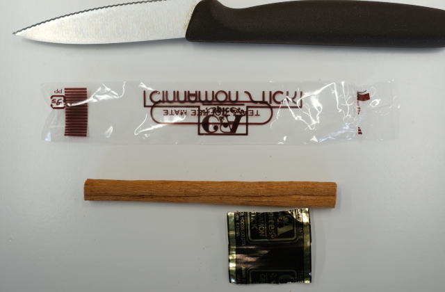 シナモンスティックの紙の剥がし方