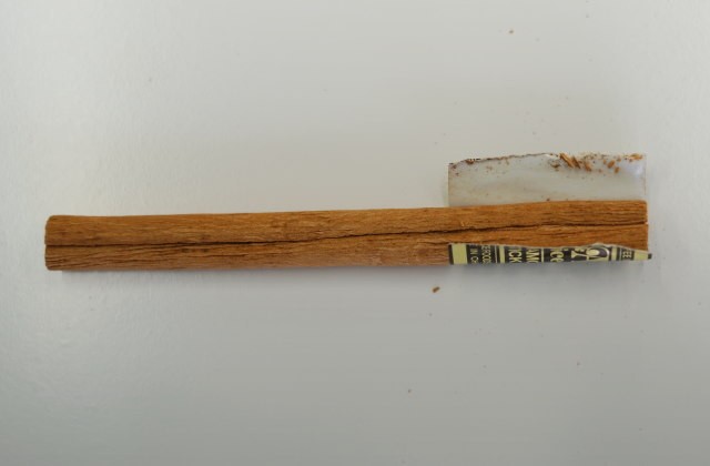 カッターや包丁の先でまくるとやりやすい