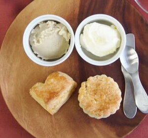 スコーンの相棒「クロテッドクリーム」