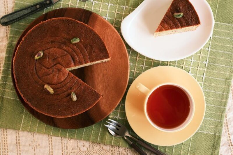 ピスタチオのケーキとダージリンティー