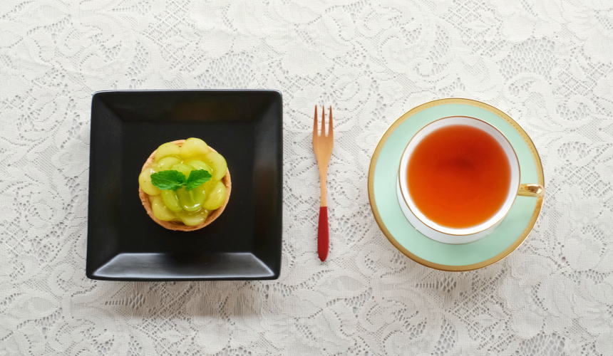 ダージリンセカンドフラッシュグームティー茶園とマスカットのタルト