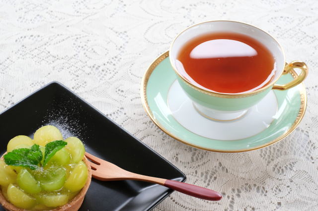 ダージリンセカンドフラッシュグームティー茶園とマスカットのタルト