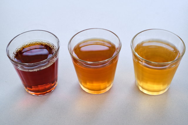 「水出しアイスティー」と「熱湯抽出→急冷式アイスティー」の比較