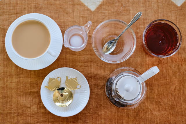 １杯目はホットミルクティー２杯目は常温ティーの作り方