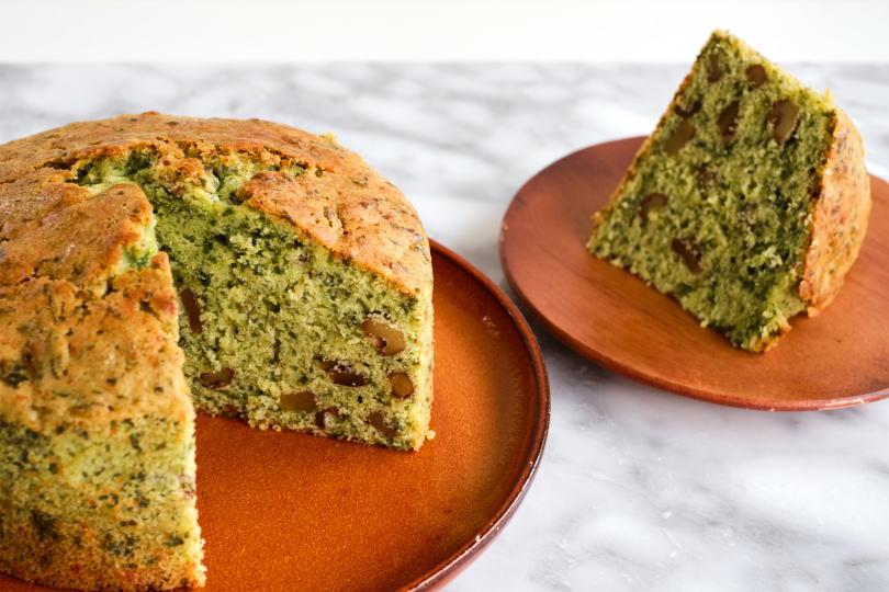 自家製のバジルでケーキを作って、作って、作りました。