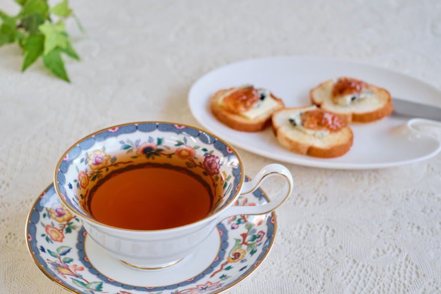 ダージリンセカンドフラッシュとクリームチーズにローズジャム