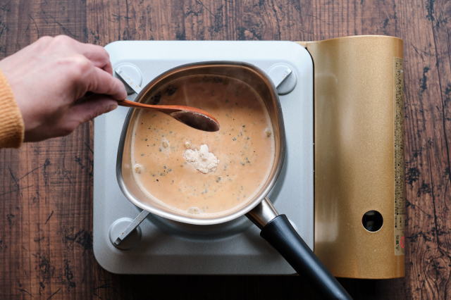 ブラウンになったら砂糖を加えでき上がり