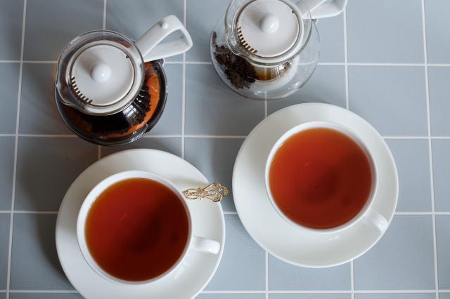 ティーカップに注ぐ