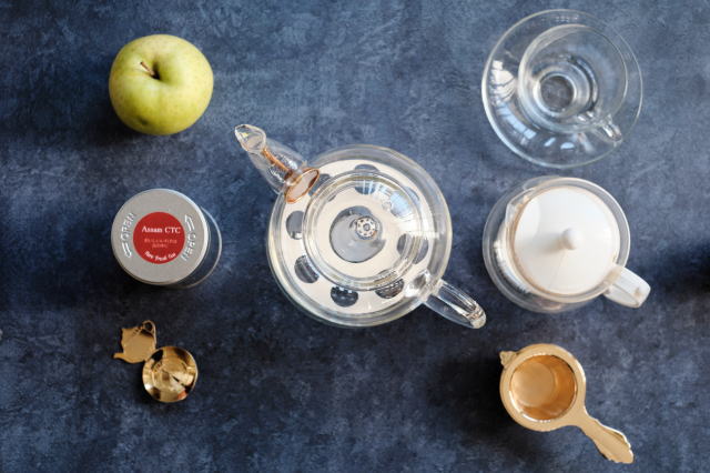 「ジャンピングティーポット800ml」×「ガラス製ティーポット500cc」で作るフレッシュアップルティー