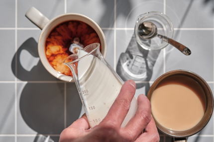 ミルクティーのミルク（牛乳）を温める道具