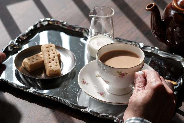 アッサムのミルクティーとショートブレッド