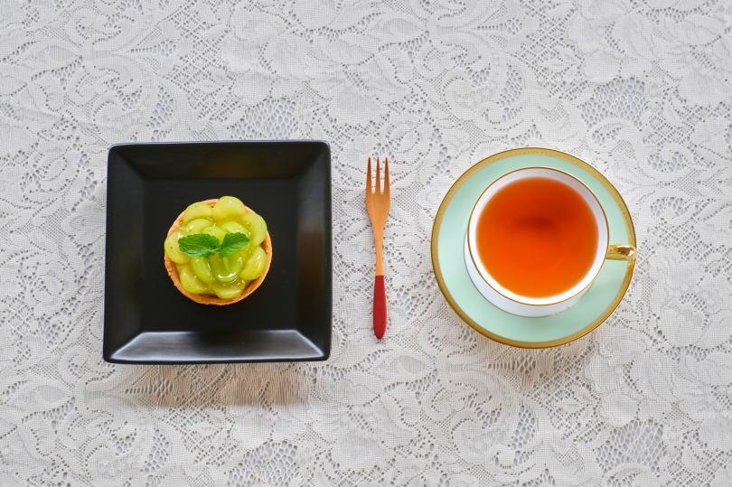 ダージリンセカンドフラッシュグームティー茶園とマスカットのタルト