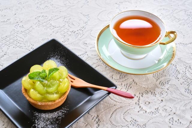 ダージリンセカンドフラッシュグームティー茶園とマスカットのタルト