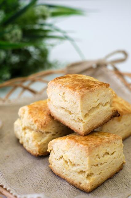 3回切って重ねたスコーン