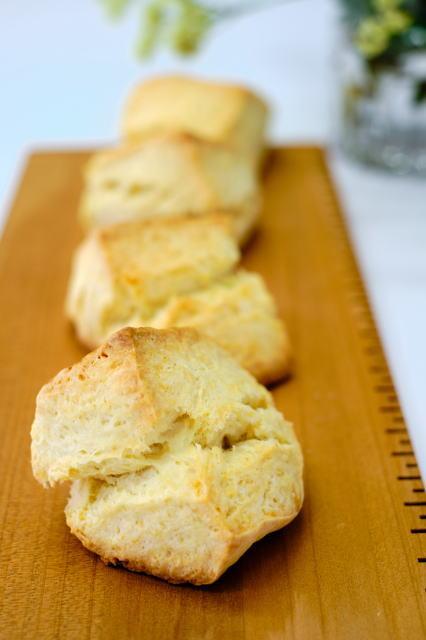 8回切って重ねたスコーン