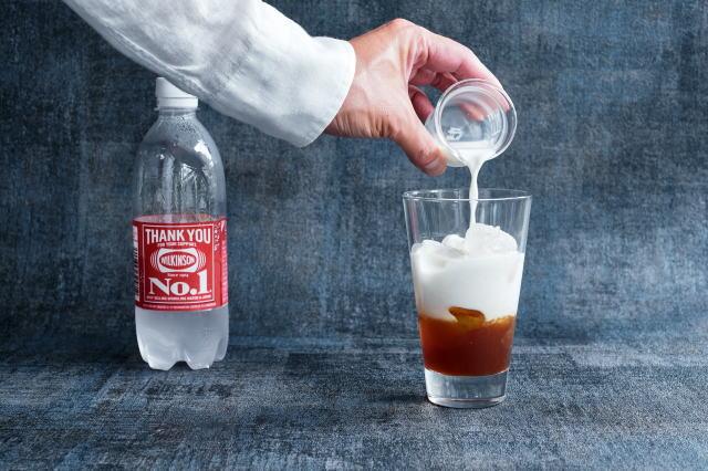 コーラシロップで作るミルクコーラの作り方