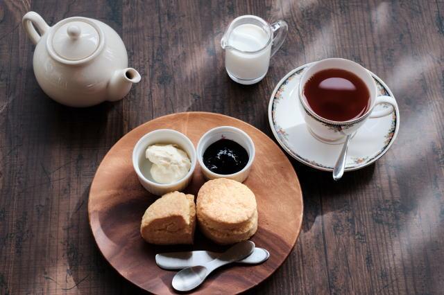 1番生地と2番生地のスコーンを同数作り組み合わせる