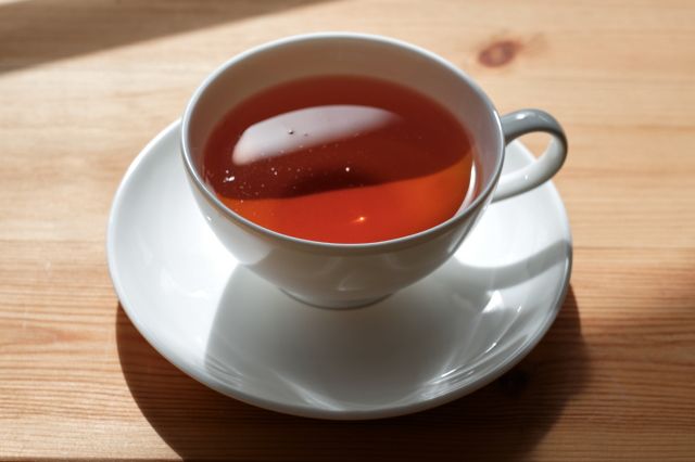紅茶に浮くほこり