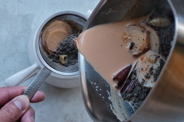 温めたカップやポットなどに移し替えてでき上がり