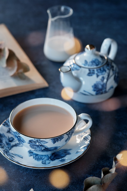 エインズレイ・ティーフォーワン・エリザベスローズ「ブルー」