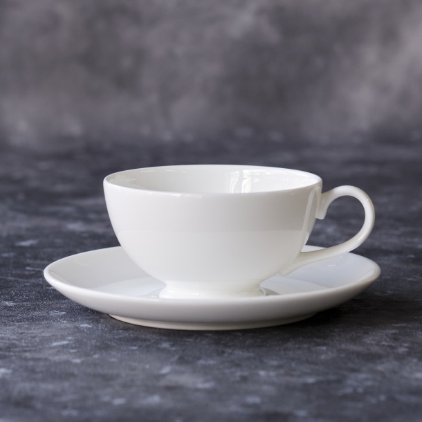 ノリタケ・ボーンチャイナ・ティーカップ＆ソーサー
