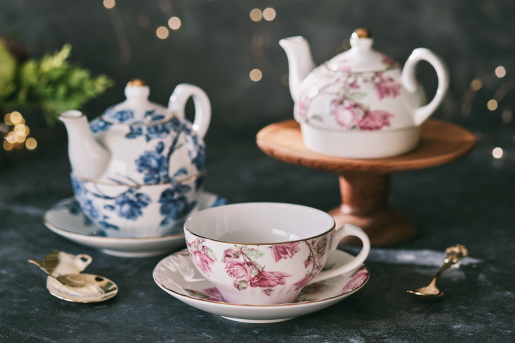 エインズレイ・ティーフォーワン・エリザベスローズ